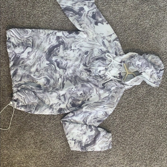 Windbreaker Hoodie - Picture 7 of 9